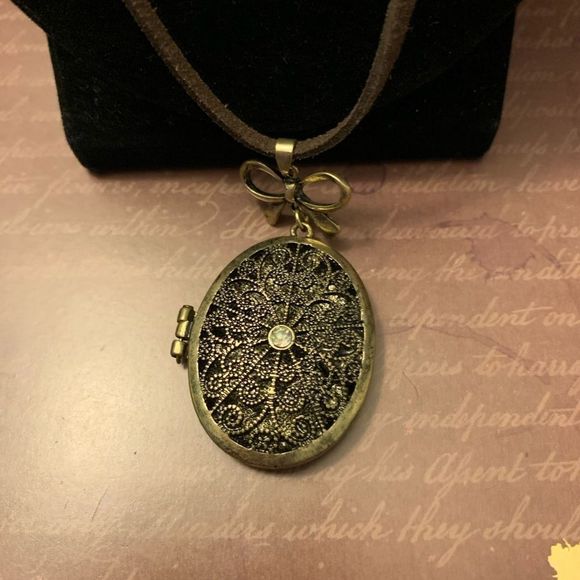 Rin's Unique Boutique - Handmade - Locket Necklace - Picture 1 of 5